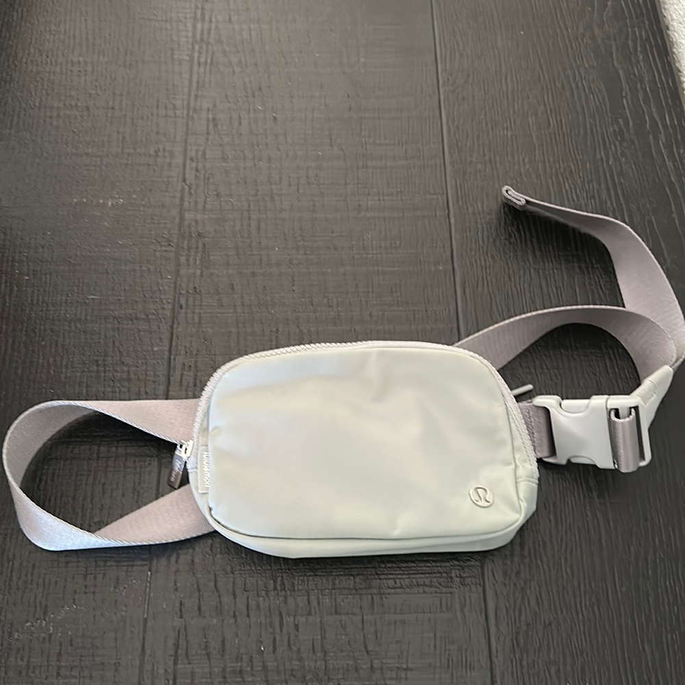 Lululemon silver drop belt bag